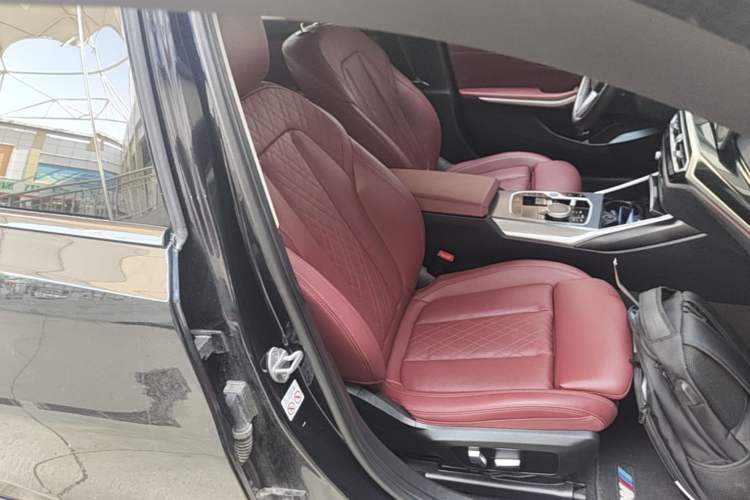Used BMW i3 2023 eDrive 40 L Midnight Edition Right Front Seat