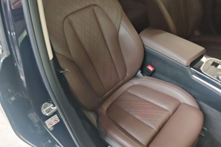 Used BMW i3 2023 eDrive 40 L Midnight Edition Right Front Seat
