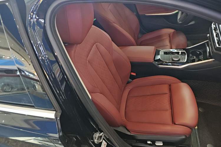 Used BMW i3 2023 eDrive 40 L Midnight Edition Right Front Seat