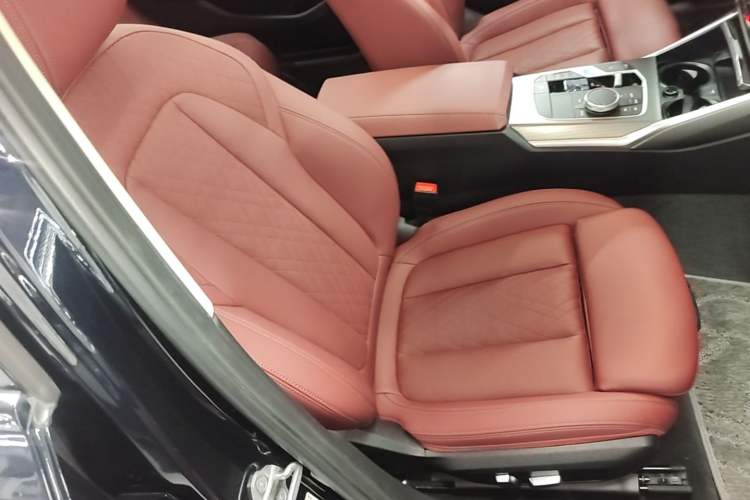 Used BMW i3 2023 eDrive 40 L Midnight Edition Right Front Seat