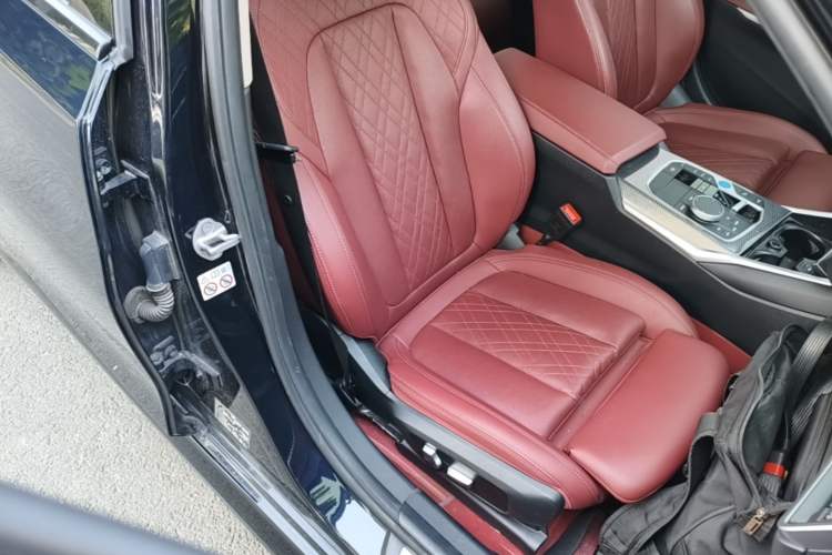 Used BMW i3 2023 eDrive 40 L Midnight Edition Right Front Seat