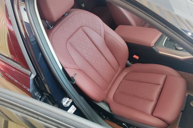 Used BMW i3 2023 eDrive 40 L Midnight Edition Right Front Seat