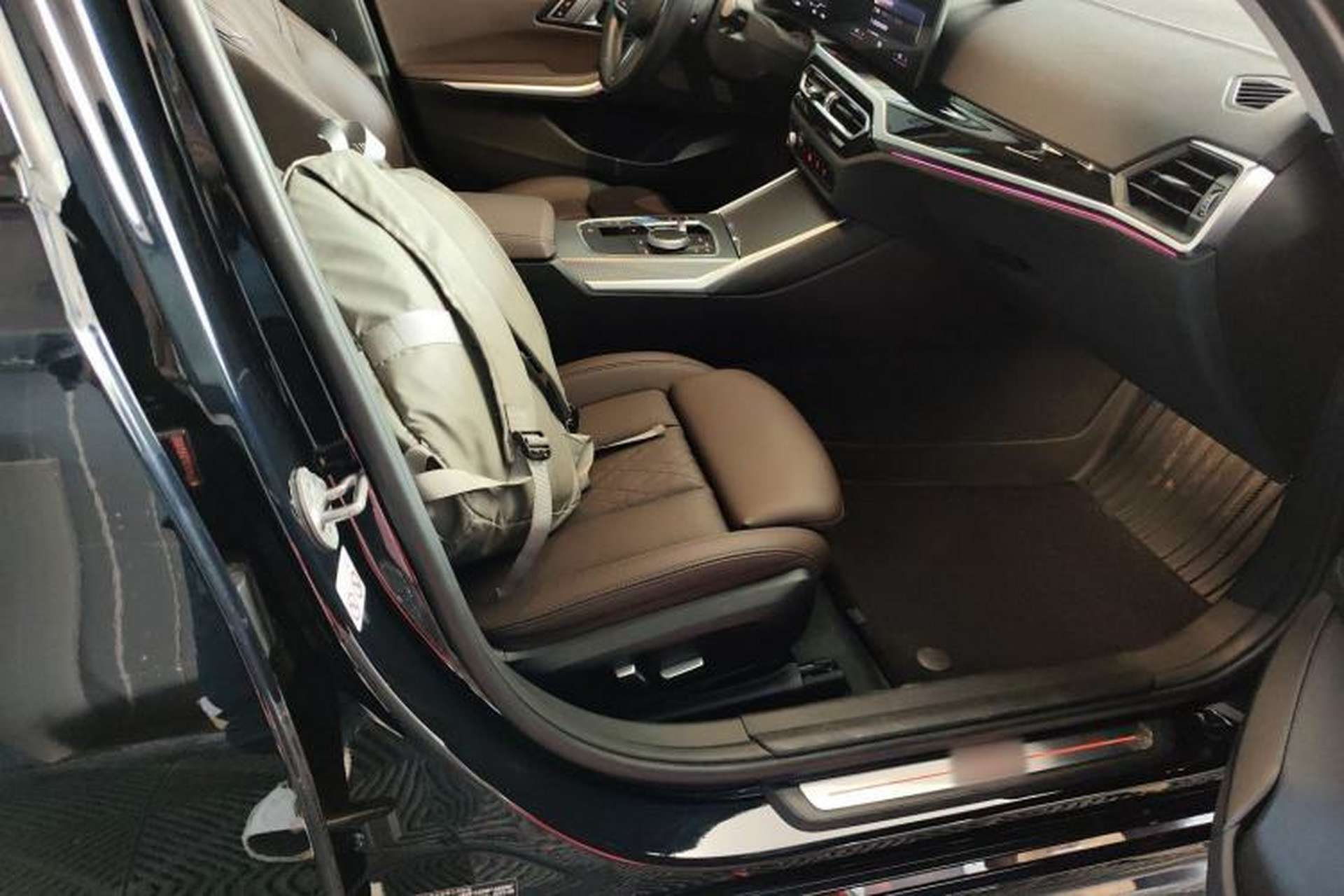 Used BMW i3 2023 eDrive 40 L Midnight Sports Package Right Front Seat