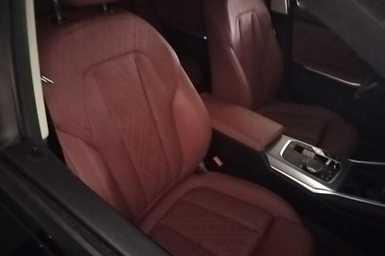 Used BMW i3 2023 eDrive 40 L Midnight Edition Right Front Seat