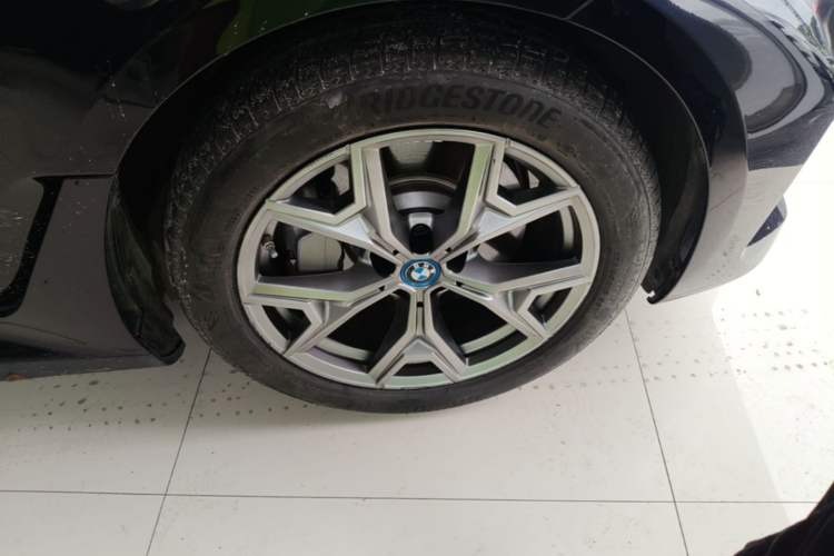 Used BMW i3  Right Front Wheel Hub