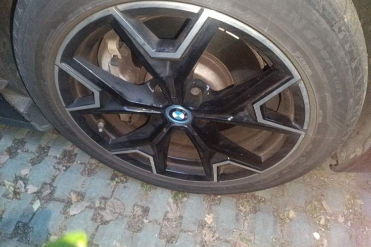 Used BMW i3 2023 eDrive 40 L Midnight Edition Right Front Wheel Hub