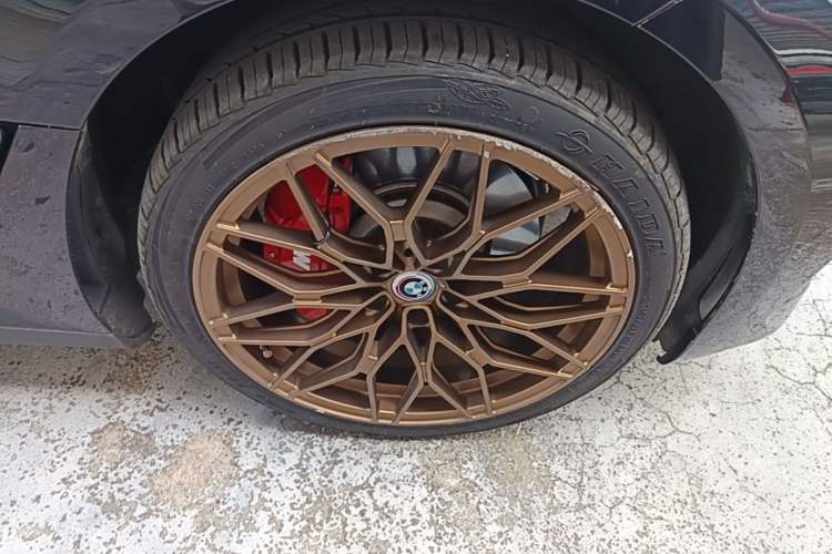 Used BMW i3 2023 eDrive 40 L Midnight Edition Right Front Wheel Hub