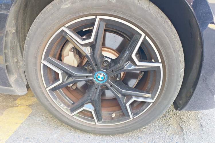 Used BMW i3 2023 eDrive 40 L Midnight Edition Right Front Wheel Hub