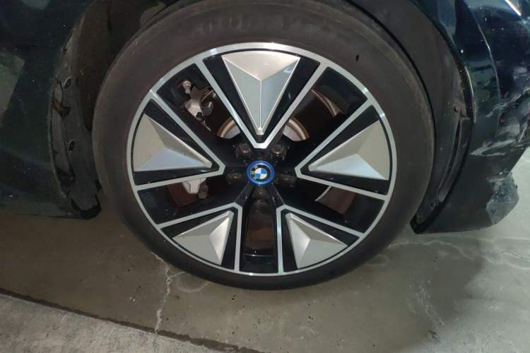 Used BMW i3 2023 eDrive 40 L Midnight Sports Package Right Front Wheel Hub