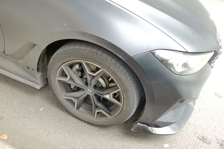 Used BMW i3 2023 eDrive 40 L Midnight Edition Right Front Wheel Hub