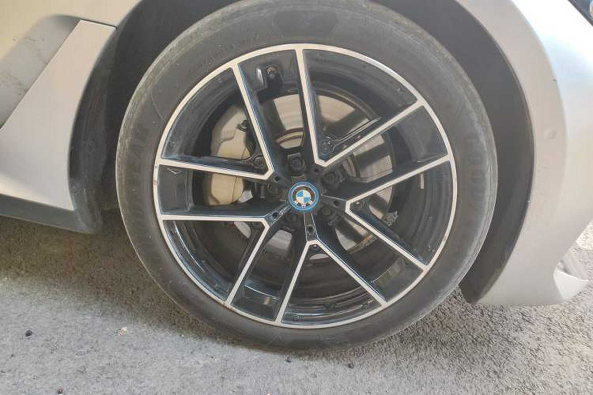 Used BMW i3 2023 eDrive 40 L Midnight Sports Package Right Front Wheel Hub