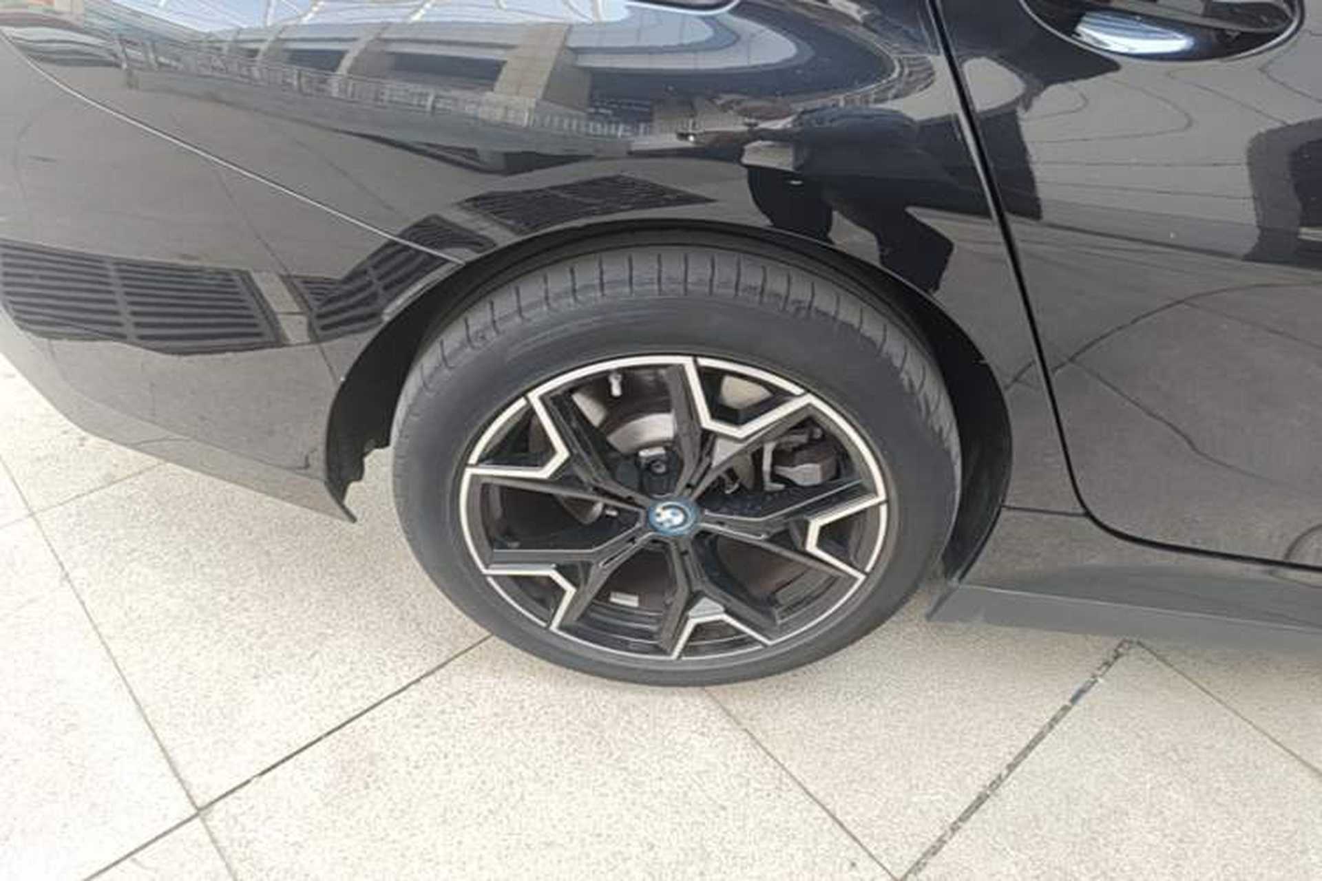 Used BMW i3 2023 eDrive 40 L Midnight Edition Right Rear Wheel Hub