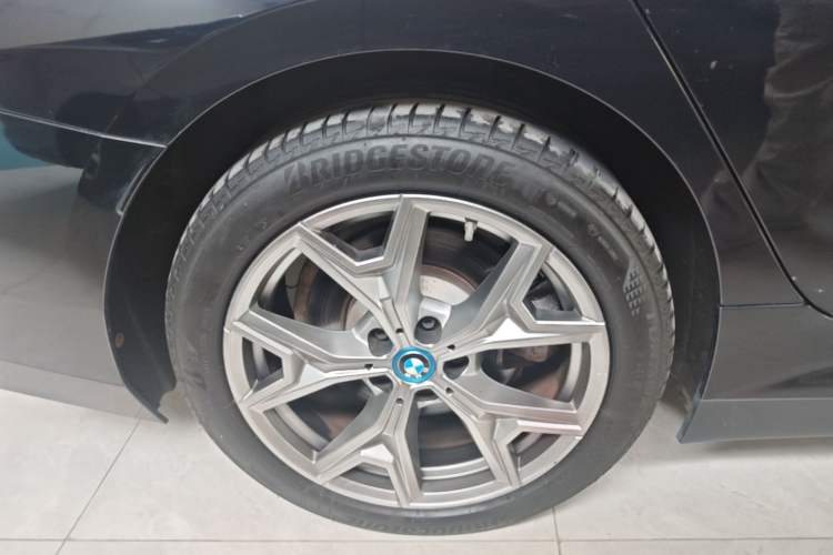 Used BMW i3 2023 eDrive 40 L Midnight Edition Right Rear Wheel Hub