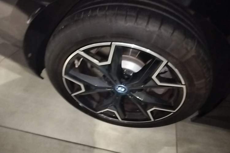 Used BMW i3 2023 eDrive 40 L Midnight Edition Right Rear Wheel Hub