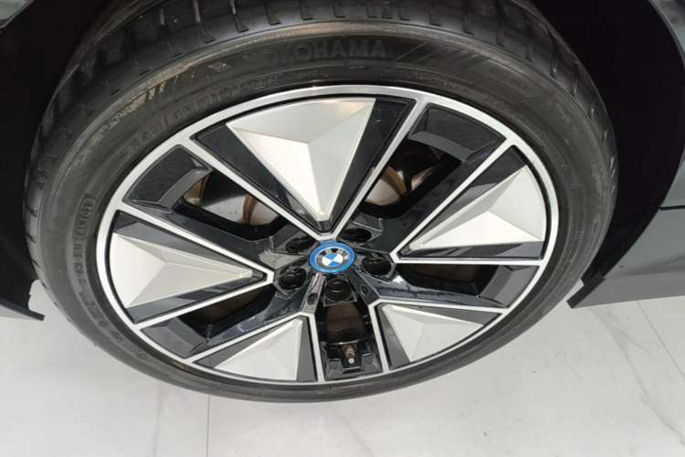 Used BMW i3 2023 eDrive 40 L Midnight Sports Package Right Rear Wheel Hub