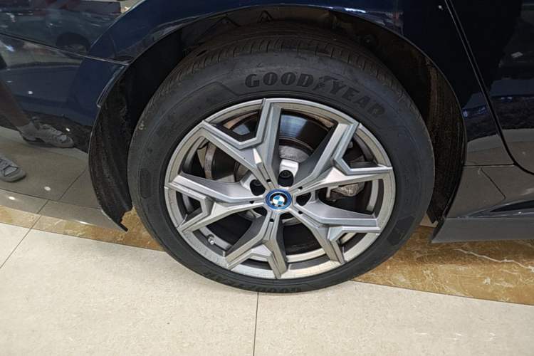 Used BMW i3 2023 eDrive 40 L Midnight Edition Right Rear Wheel Hub