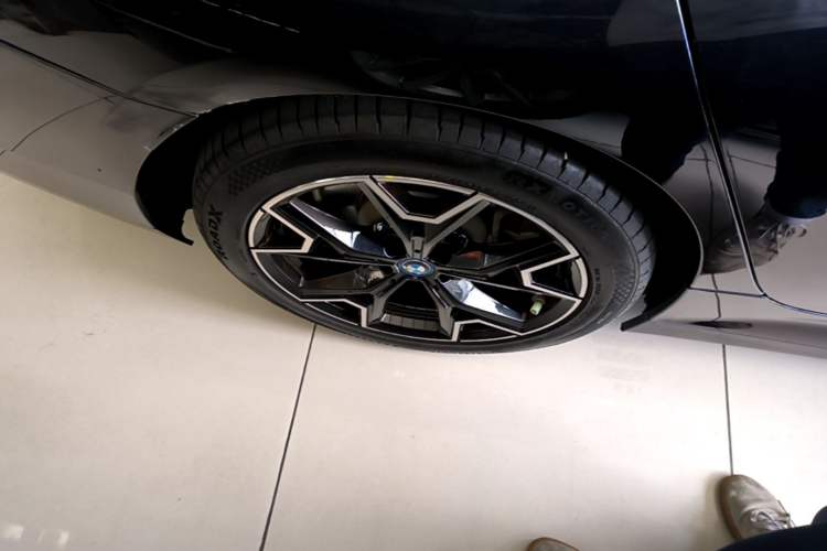 Used BMW i3 2023 eDrive 40 L Midnight Edition Right Rear Wheel Hub