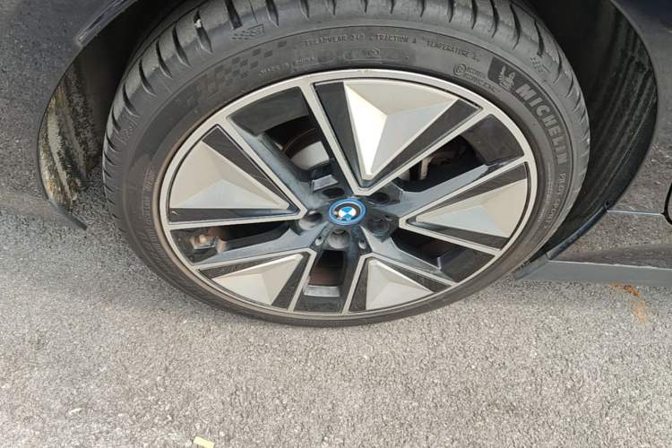 Used BMW i3 2023 eDrive 40 L Midnight Sports Package Right Rear Wheel Hub