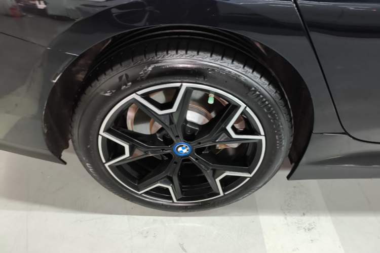 Used BMW i3 2023 eDrive 40 L Midnight Edition Right Rear Wheel Hub
