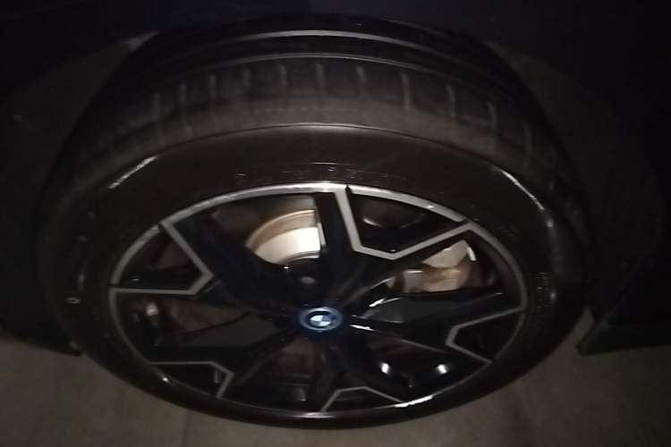 Used BMW i3 2023 eDrive 40 L Midnight Edition Right Rear Wheel Hub