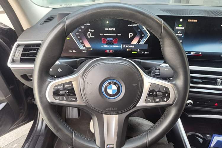 Used BMW i3 2023 eDrive 40 L Midnight Edition Steering Wheel