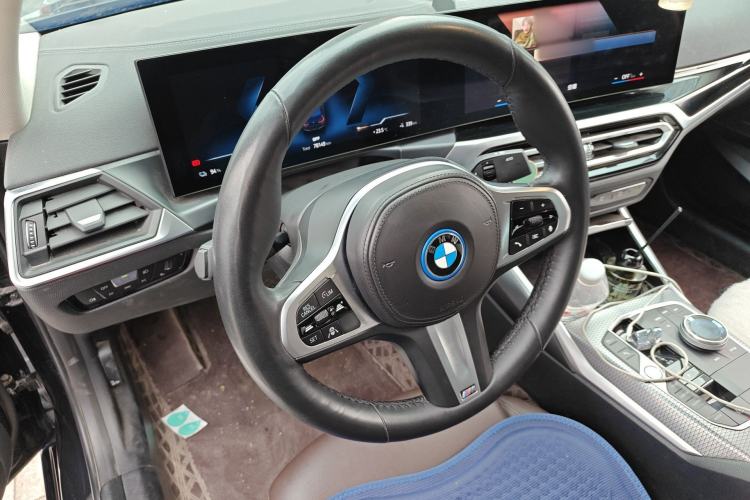 Used BMW i3 2023 eDrive 40 L Midnight Edition Steering Wheel