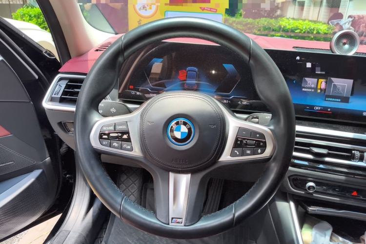 Used BMW i3 2023 eDrive 40 L Midnight Sports Package Steering Wheel