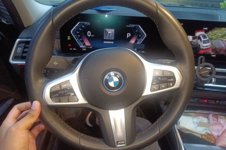 Used BMW i3 2023 eDrive 40 L Midnight Edition Steering Wheel