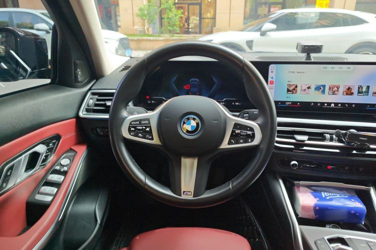 Used BMW i3 2023 eDrive 40 L Midnight Sports Package Steering Wheel