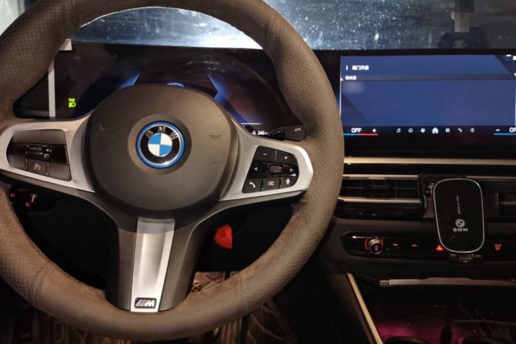 Used BMW i3 2023 eDrive 40 L Midnight Edition Steering Wheel