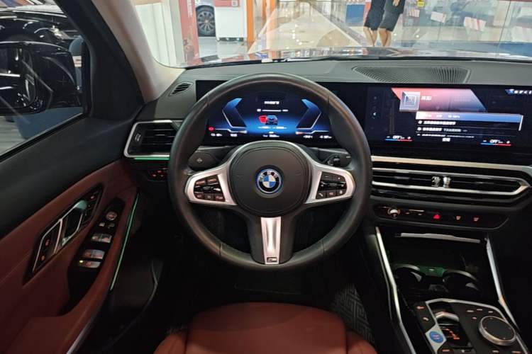 Used BMW i3 2023 eDrive 40 L Midnight Edition Steering Wheel