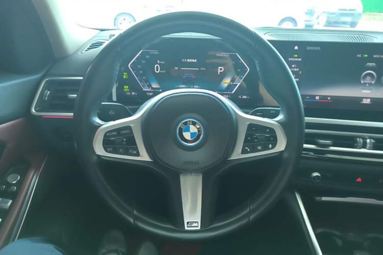 Used BMW i3 2023 eDrive 40 L Midnight Edition Steering Wheel