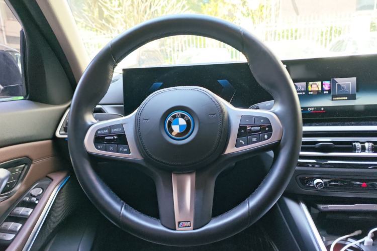 Used BMW i3 2023 eDrive 40 L Midnight Edition Steering Wheel
