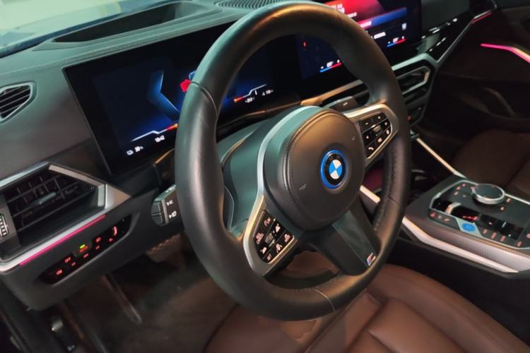 Used BMW i3 2023 eDrive 40 L Midnight Sports Package Steering Wheel