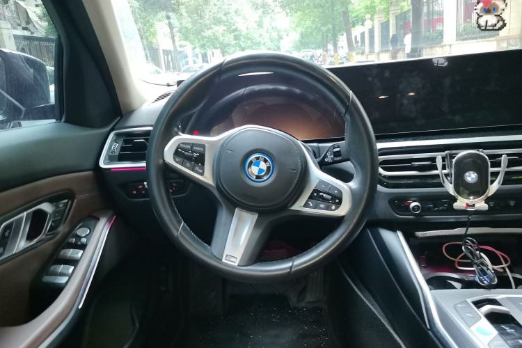 Used BMW i3 2023 eDrive 40 L Midnight Edition Steering Wheel