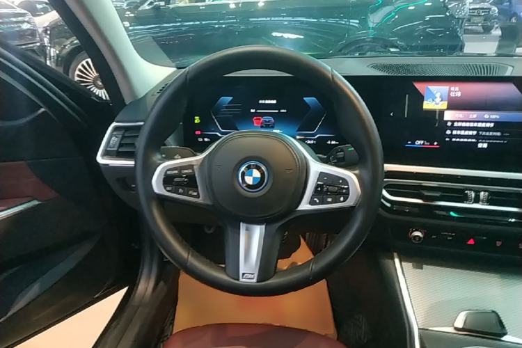 Used BMW i3 2023 eDrive 40 L Midnight Edition Steering Wheel