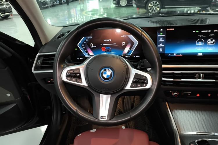 Used BMW i3 2023 eDrive 40 L Midnight Edition Steering Wheel