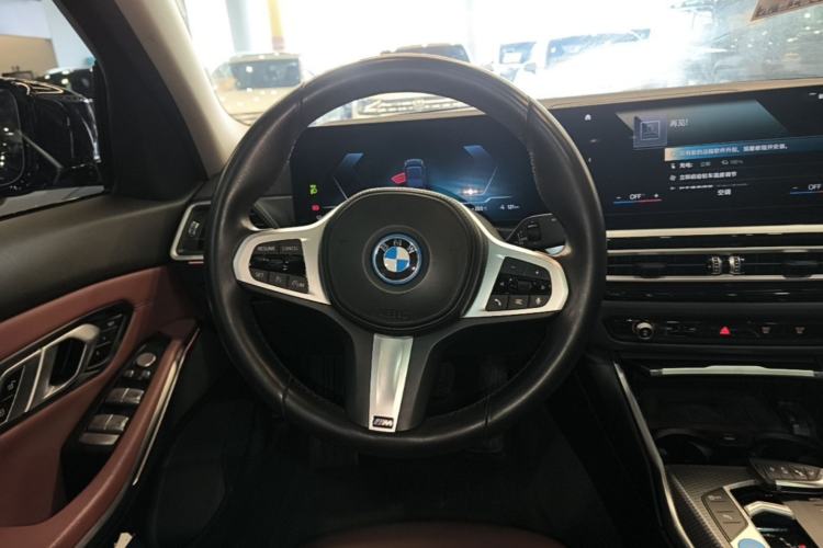 Used BMW i3 2023 eDrive 40 L Midnight Edition Steering Wheel