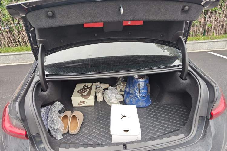 Used BMW i3 2023 eDrive 40 L Midnight Edition Trunk