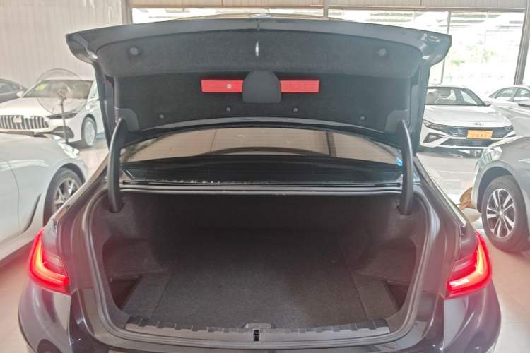 Used BMW i3 2023 eDrive 40 L Midnight Edition Trunk