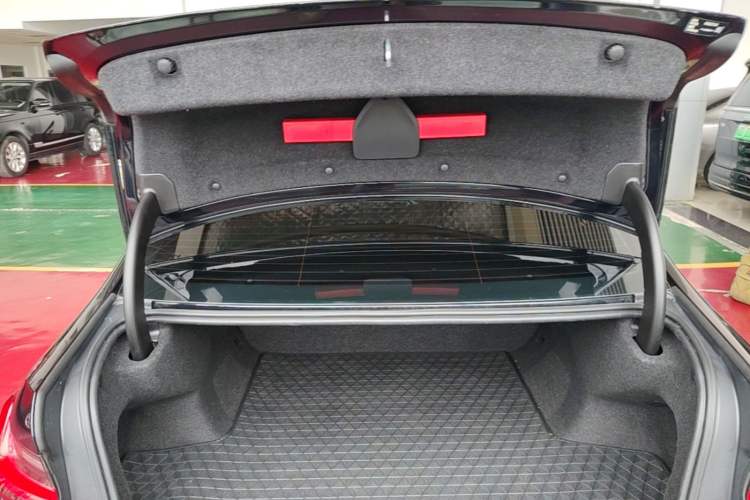 Used BMW i3 2023 eDrive 40 L Midnight Edition Trunk