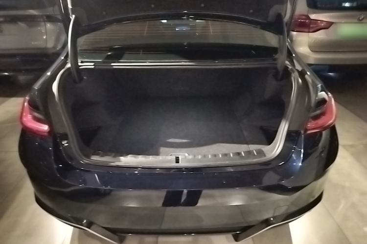 Used BMW i3 2023 eDrive 40 L Midnight Edition Trunk