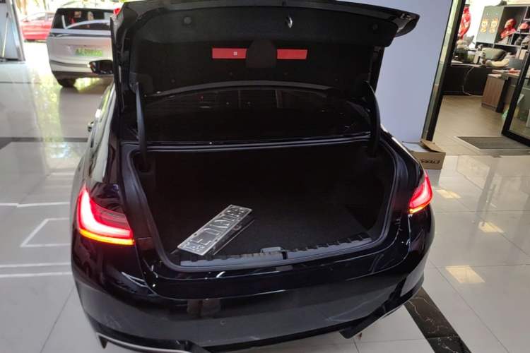 Used BMW i3 2023 eDrive 40 L Midnight Edition Trunk