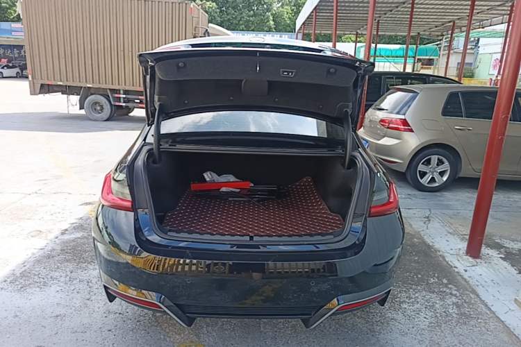 Used BMW i3 2023 eDrive 40 L Midnight Edition Trunk