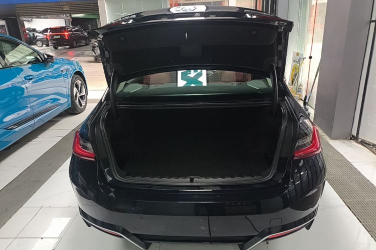 Used BMW i3 2023 eDrive 40 L Midnight Sports Package Trunk