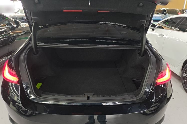 Used BMW i3 2023 eDrive 40 L Midnight Edition Trunk