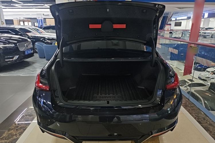 Used BMW i3 2023 eDrive 40 L Midnight Edition Trunk