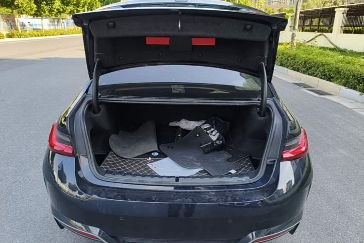 Used BMW i3 2023 eDrive 40 L Midnight Edition Trunk