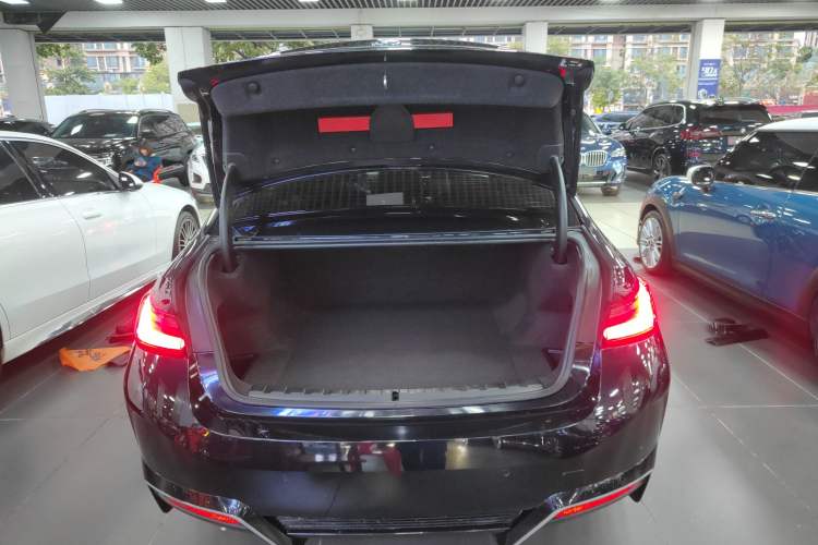 Used BMW i3 2023 eDrive 40 L Midnight Edition Trunk