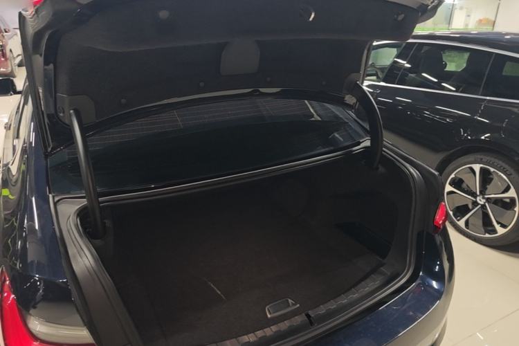 Used BMW i3 2023 eDrive 40 L Midnight Sports Package Trunk